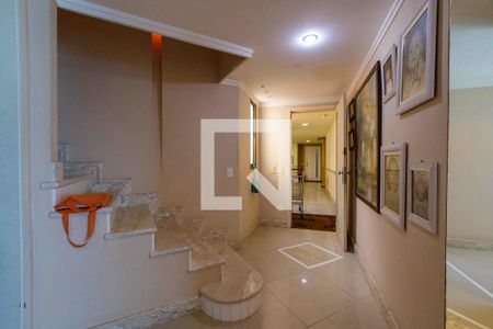 Apartamento à venda com 225m², 3 quartos e 2 vagas Apartamento à venda com 225m², 3 quartos e 2 vagasHall