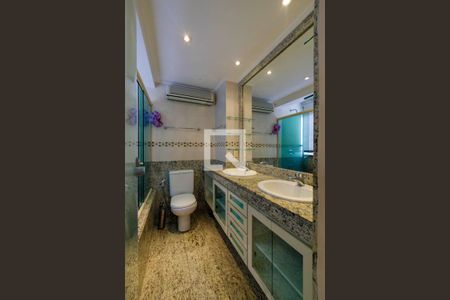 Apartamento à venda com 225m², 3 quartos e 2 vagas Apartamento à venda com 225m², 3 quartos e 2 vagasBanheiro Suíte Cobertura