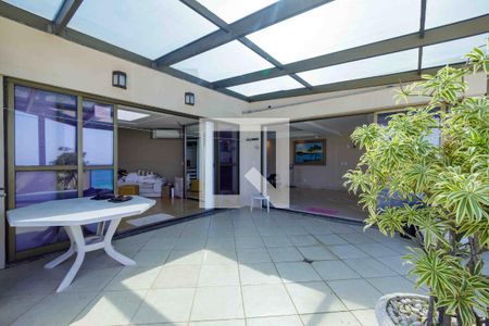 Apartamento à venda com 225m², 3 quartos e 2 vagas Apartamento à venda com 225m², 3 quartos e 2 vagasCobertura