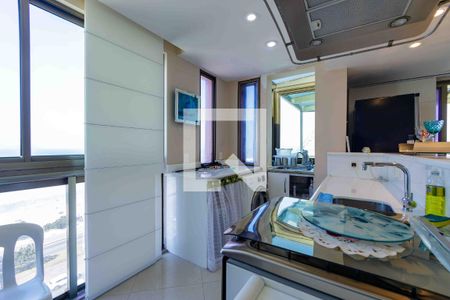 Apartamento à venda com 225m², 3 quartos e 2 vagas Apartamento à venda com 225m², 3 quartos e 2 vagasBar/Área de Serviço