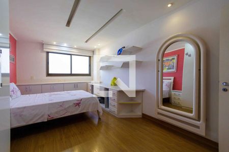 Apartamento à venda com 225m², 3 quartos e 2 vagas Apartamento à venda com 225m², 3 quartos e 2 vagasSuíte 2