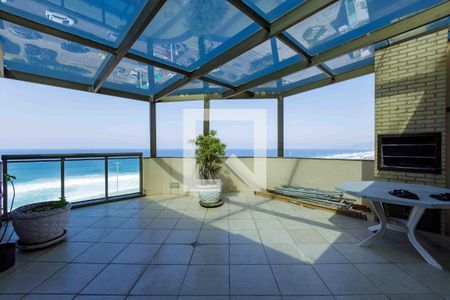 Apartamento à venda com 225m², 3 quartos e 2 vagas Apartamento à venda com 225m², 3 quartos e 2 vagasCobertura