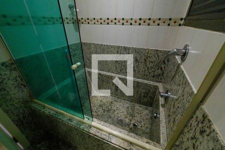 Apartamento à venda com 225m², 3 quartos e 2 vagas Apartamento à venda com 225m², 3 quartos e 2 vagasBanheiro Suíte 2