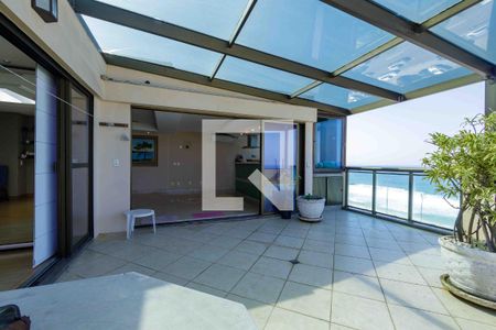 Apartamento à venda com 225m², 3 quartos e 2 vagas Apartamento à venda com 225m², 3 quartos e 2 vagasCobertura