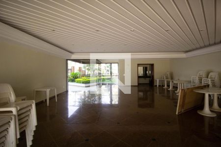 Apartamento à venda com 137m², 3 quartos e 2 vagas Apartamento à venda com 137m², 3 quartos e 2 vagasÁrea comum - Salão de festas