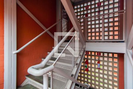 Apartamento à venda com 72m², 2 quartos e 1 vaga Apartamento à venda com 72m², 2 quartos e 1 vagaEscada