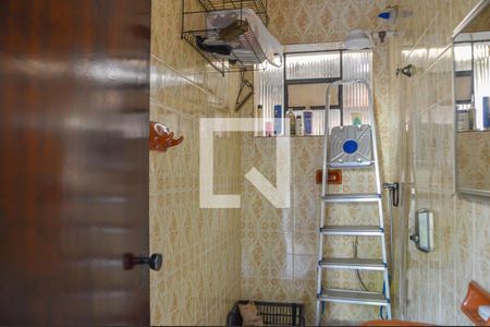 Casa à venda com 239m², 4 quartos e 2 vagasBanheiro de serviço