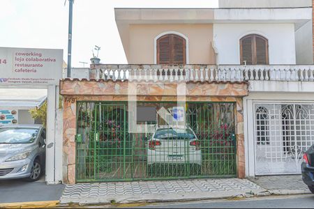 Casa à venda com 239m², 4 quartos e 2 vagasFachada