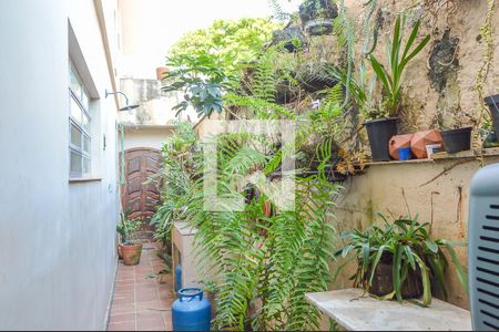 Casa à venda com 239m², 4 quartos e 2 vagasCorredor