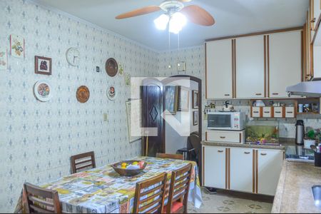 Casa à venda com 239m², 4 quartos e 2 vagasCozinha