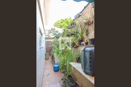 Casa à venda com 239m², 4 quartos e 2 vagasCorredor