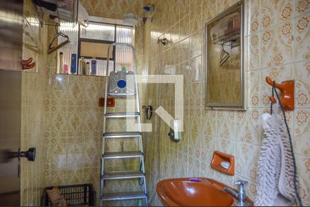 Casa à venda com 239m², 4 quartos e 2 vagasBanheiro de serviço