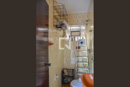 Casa à venda com 239m², 4 quartos e 2 vagasBanheiro de serviço