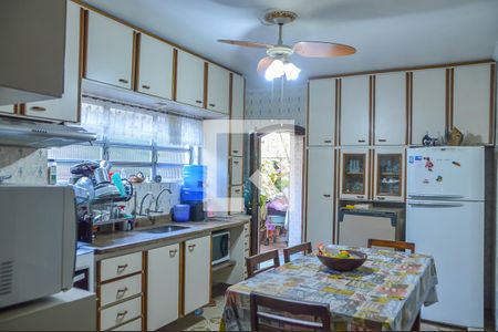 Casa à venda com 239m², 4 quartos e 2 vagasCozinha