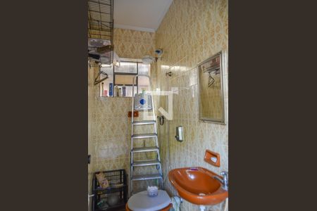 Casa à venda com 239m², 4 quartos e 2 vagasBanheiro de serviço