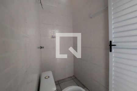 Banheiro de casa para alugar com 1 quarto, 33m² em Parque Maria Helena, Suzano