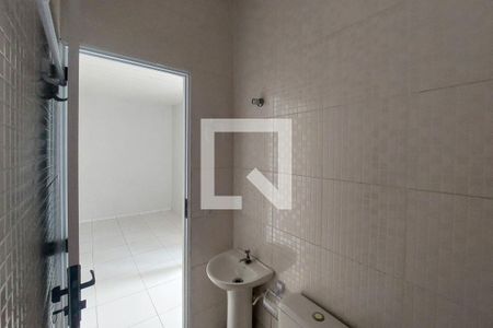 Banheiro de casa para alugar com 1 quarto, 33m² em Parque Maria Helena, Suzano