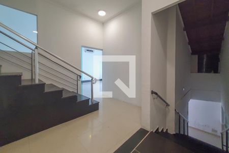 Escada de casa para alugar com 5 quartos, 348m² em Vila Maia, Guarujá