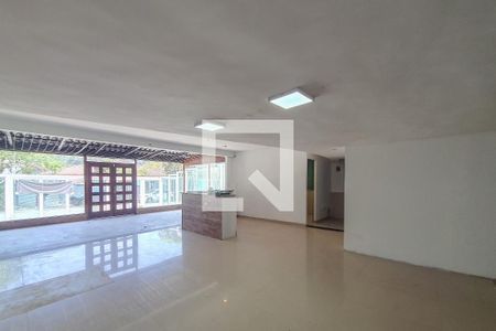 Sala de casa para alugar com 5 quartos, 348m² em Vila Maia, Guarujá