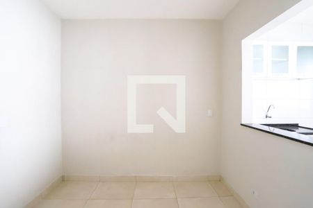 Sala de casa para alugar com 0 quarto, 33m² em Parque Fongaro, São Paulo