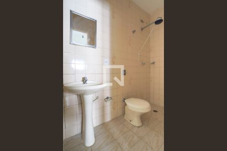 Banheiro de casa para alugar com 0 quarto, 33m² em Parque Fongaro, São Paulo