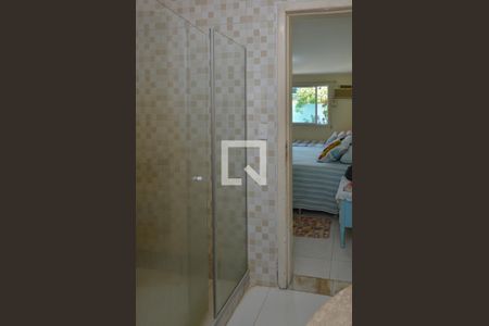 Casa de condomínio à venda com 180m², 3 quartos e 2 vagas Casa de condomínio à venda com 180m², 3 quartos e 2 vagasBanheiro da Suíte