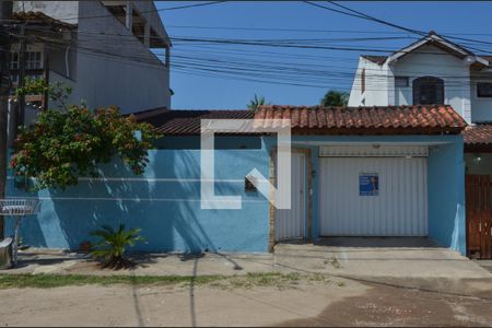 Casa de condomínio à venda com 180m², 3 quartos e 2 vagas Casa de condomínio à venda com 180m², 3 quartos e 2 vagasFachada