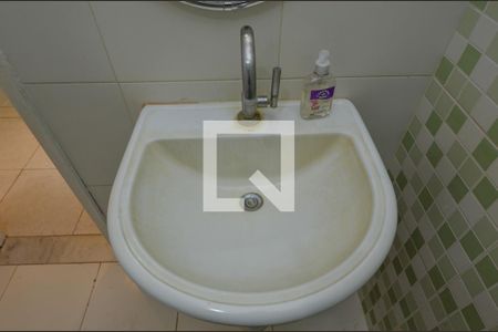 Casa de condomínio à venda com 180m², 3 quartos e 2 vagas Casa de condomínio à venda com 180m², 3 quartos e 2 vagasBanheiro social