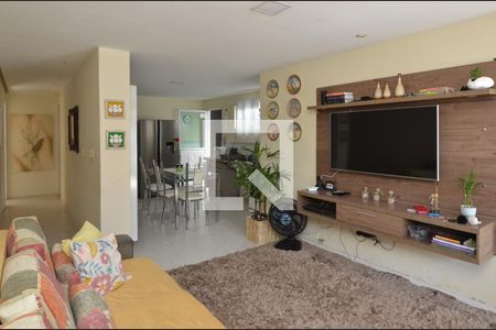 Casa de condomínio à venda com 180m², 3 quartos e 2 vagasSala