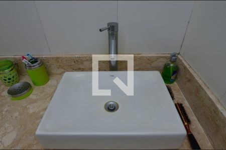 Casa de condomínio à venda com 180m², 3 quartos e 2 vagas Casa de condomínio à venda com 180m², 3 quartos e 2 vagasBanheiro da Suíte