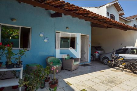 Casa de condomínio à venda com 180m², 3 quartos e 2 vagas Casa de condomínio à venda com 180m², 3 quartos e 2 vagasÁrea externa