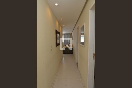 Casa de condomínio à venda com 180m², 3 quartos e 2 vagas Casa de condomínio à venda com 180m², 3 quartos e 2 vagasCorredor