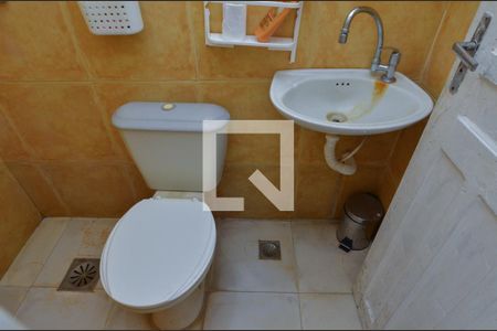 Casa de condomínio à venda com 180m², 3 quartos e 2 vagas Casa de condomínio à venda com 180m², 3 quartos e 2 vagasBanheiro de Serviço