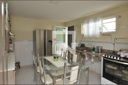 Casa de condomínio à venda com 180m², 3 quartos e 2 vagas Casa de condomínio à venda com 180m², 3 quartos e 2 vagasCozinha