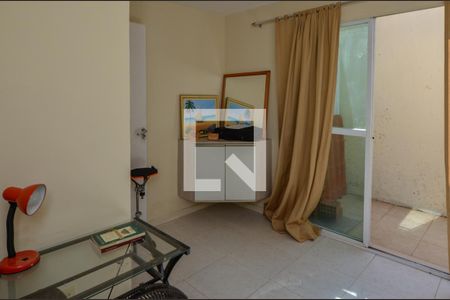 Casa de condomínio à venda com 180m², 3 quartos e 2 vagas Casa de condomínio à venda com 180m², 3 quartos e 2 vagasQuarto 1