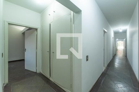 Casa à venda com 360m², 4 quartos e 6 vagasCorredor