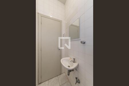 Casa à venda com 360m², 4 quartos e 6 vagasBanheiro de Serviço