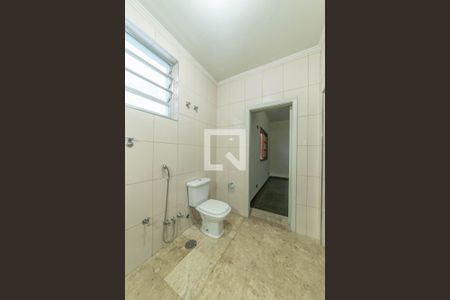 Casa à venda com 360m², 4 quartos e 6 vagasBanheiro da Suíte 1