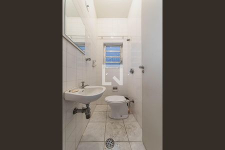 Casa à venda com 360m², 4 quartos e 6 vagasBanheiro de Serviço