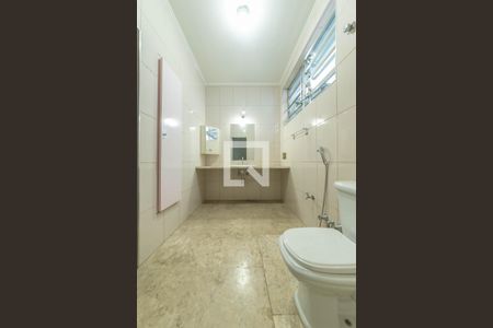 Casa à venda com 360m², 4 quartos e 6 vagasBanheiro da Suíte 1