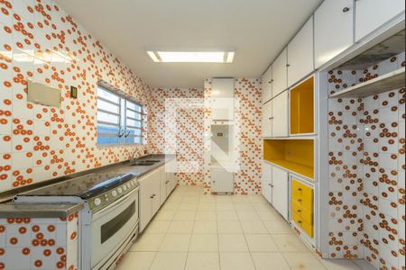Casa à venda com 360m², 4 quartos e 6 vagasCozinha