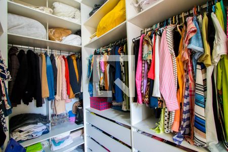 Closet do quarto 1 de casa à venda com 3 quartos, 182m² em Vila Scarpelli, Santo André