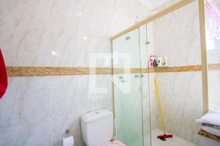 Casa à venda com 182m², 3 quartos e 4 vagasBanheiro do quarto 1