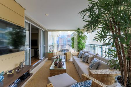 Apartamento à venda com 205m², 3 quartos e 4 vagas Apartamento à venda com 205m², 3 quartos e 4 vagasVaranda Gourmet