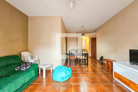 Sala de apartamento para alugar com 3 quartos, 110m² em Balneario Guarujá, Guarujá