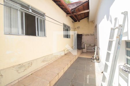 Casa à venda com 370m², 6 quartos e 2 vagas Casa à venda com 370m², 6 quartos e 2 vagasÁrea de Serviço da casa dos fundos