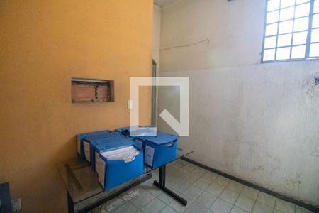 Casa à venda com 370m², 6 quartos e 2 vagas Casa à venda com 370m², 6 quartos e 2 vagasEscritório da casa dos fundos