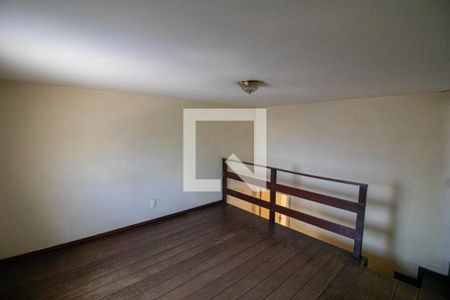 Casa à venda com 370m², 6 quartos e 2 vagas Casa à venda com 370m², 6 quartos e 2 vagasSala da casa dos fundos