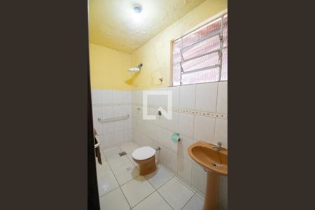 Casa à venda com 370m², 6 quartos e 2 vagas Casa à venda com 370m², 6 quartos e 2 vagasBanheiro de serviço da casa principal