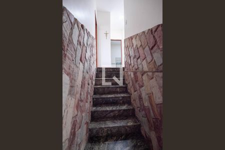 Casa à venda com 300m², 4 quartos e 4 vagasEscada